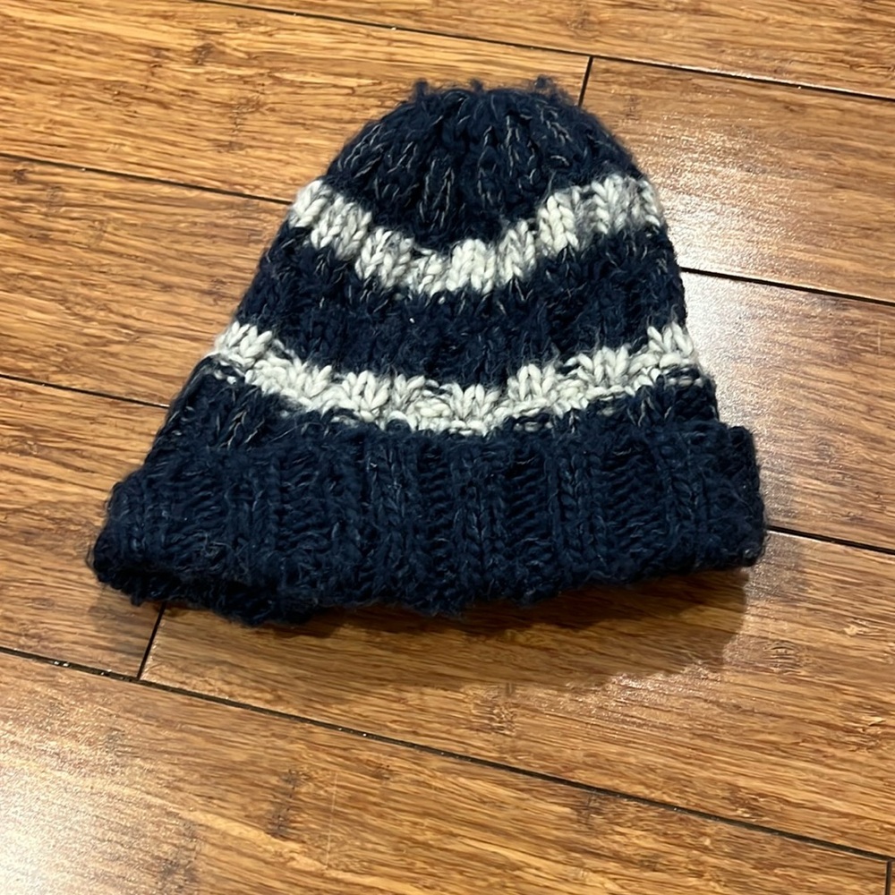 New without tags-Carter’s 2T-4T boys winter hat